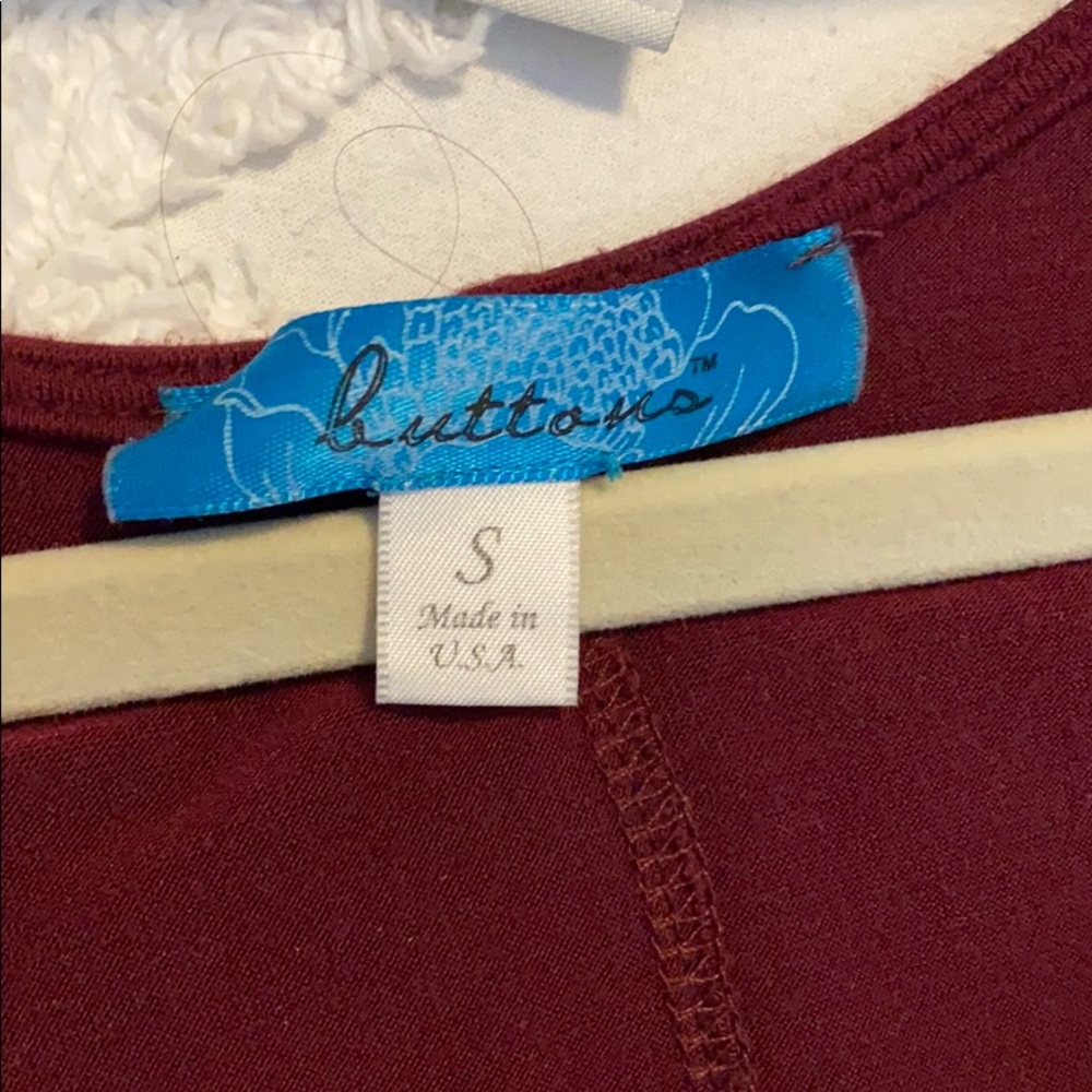 Burgandy Flowey top - Picture 3 of 3